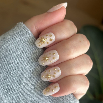 Confetti Sparkle - Press-On | Short | Round false nails with milky base and golden starry gems for an easy at-home manicure